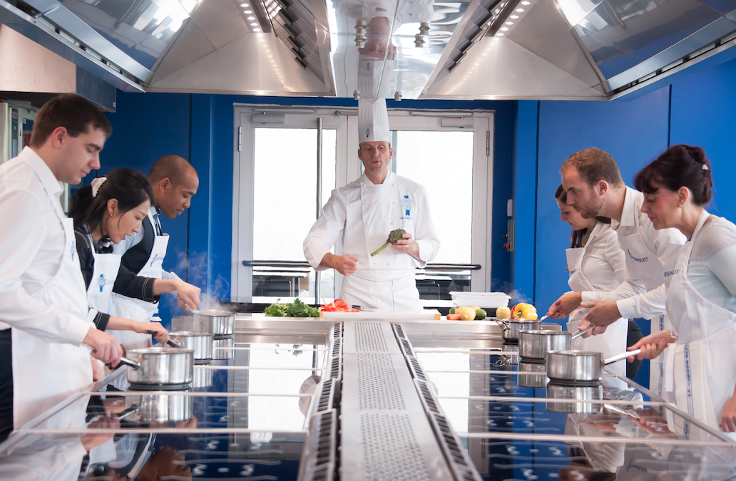     La nouvelle école Le Cordon Bleu/ aufildeslieux.fr/  Atelier culinaire de l'Ecole Cordon Bleu à Paris©LCB