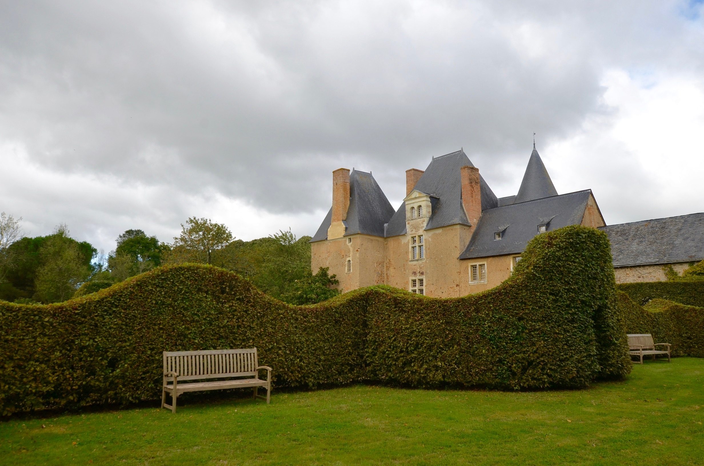 Châtelains de Mayenne/ aufildeslieux.fr/ Manoir de Favry vu du parc ©K.Hibbs