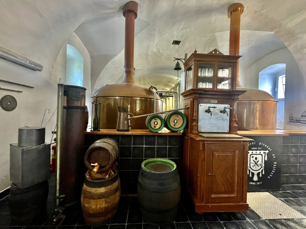  Les secrets de la bière tchèque/www.aufildeslieux.fr/Intérieur de la brasserie de Monastère de Břevnov- Photo © K.HIBBS