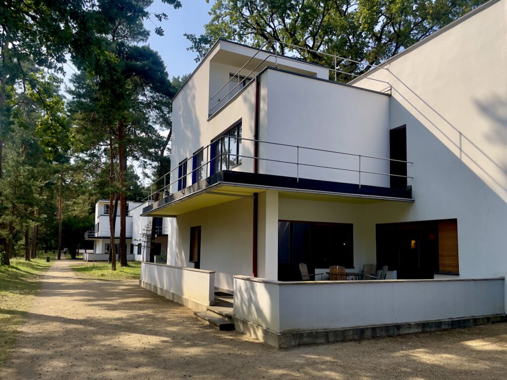 De Magdebourg à Dessau: l’épopée urbaine du Bauhaus