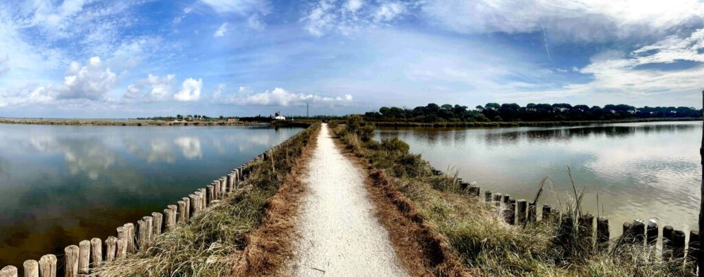  De Ferrare au delta du Pô/www.aufildeslieux.fr/ Parcours de cyclotourisme sur l'Argine degli Angeli le long du delta du Pô. Photo © K.HIBBS