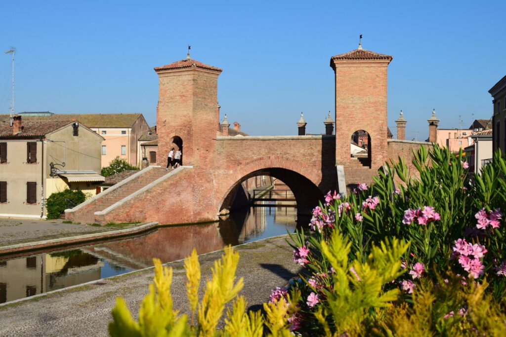  De Ferrare au delta du Pô/www.aufildeslieux.fr/ Vue sur le Trepponti à Comacchio- Photo © Chiara_Buzzoni