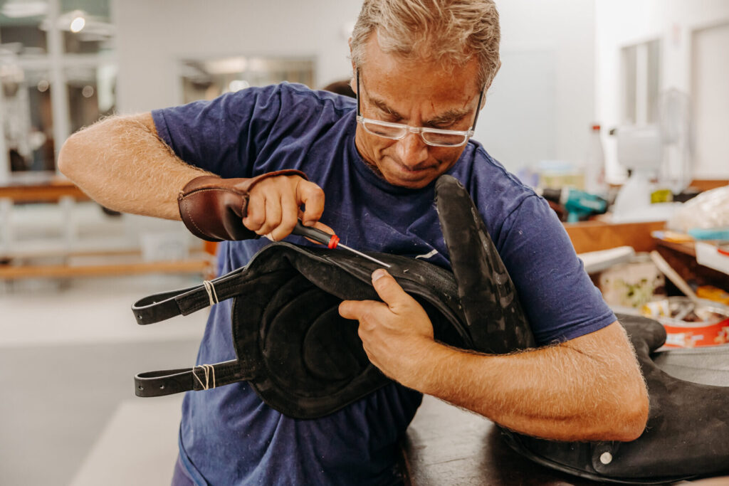  L'art de vivre en Saintonge/www.aufildeslieux.fr/ Préparation d'un arçon © Ateliers Antarès