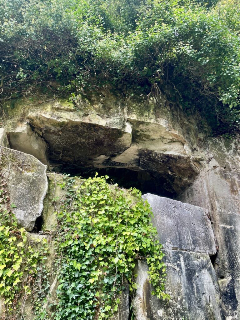 L'art de vivre en Saintonge/www.aufildeslieux.fr/ Percée dans les carrières de Thénac © K.HIBBS