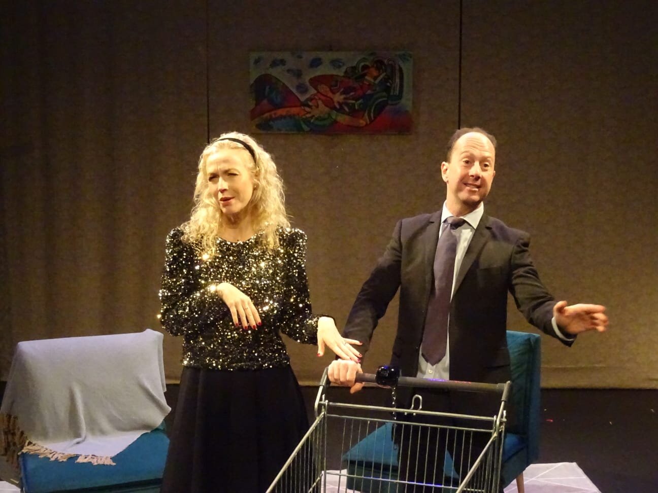 Les Amis du Placard/www.aufildeslieux.fr/Blandine Guerrand et Matthieu Bailly faisant leur shopping © DR