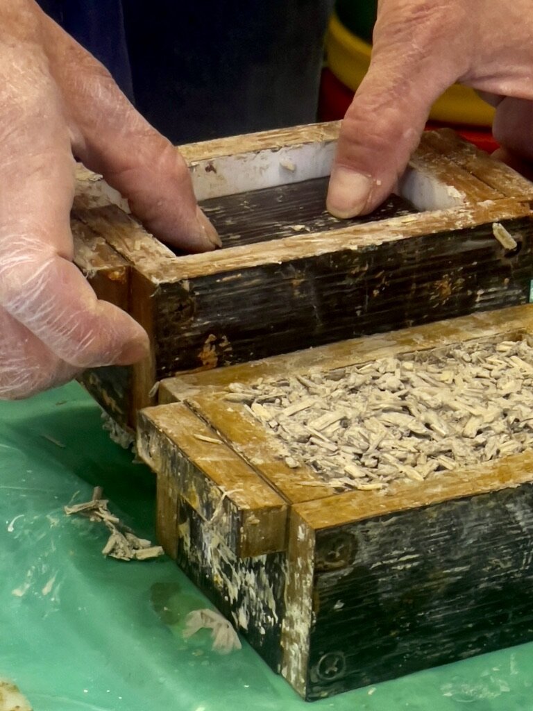 Oléron, l'île des savoir-faire/www.aufildeslieux.fr/ Fabrication de brique - Photo © K.HIBBS