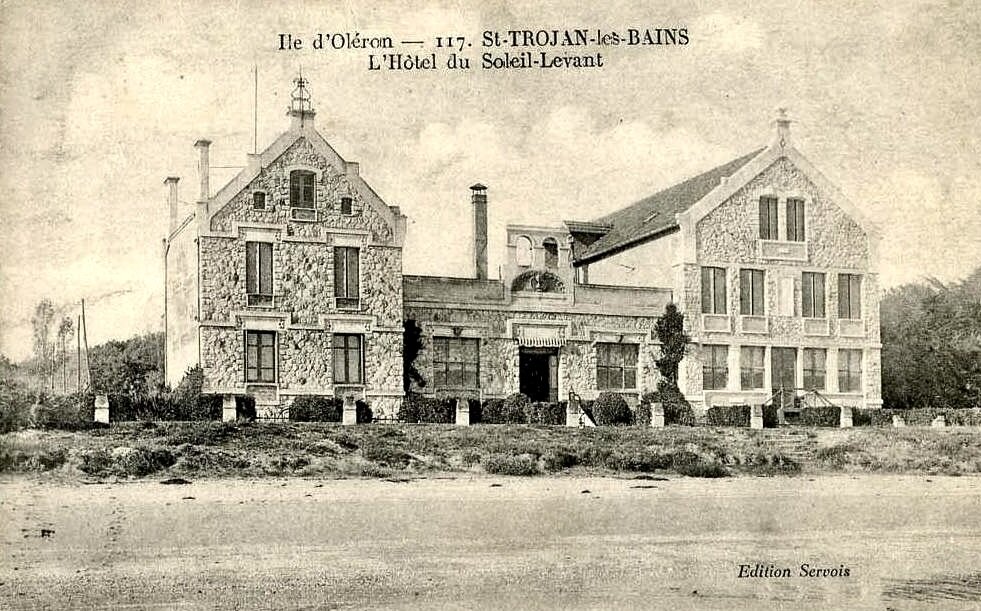 Oléron, l'île des savoir-faire/www.aufildeslieux.fr/ Carte postale ancienne de l'hôtel du Soleil-Levant de St-Trojan-les-Bains