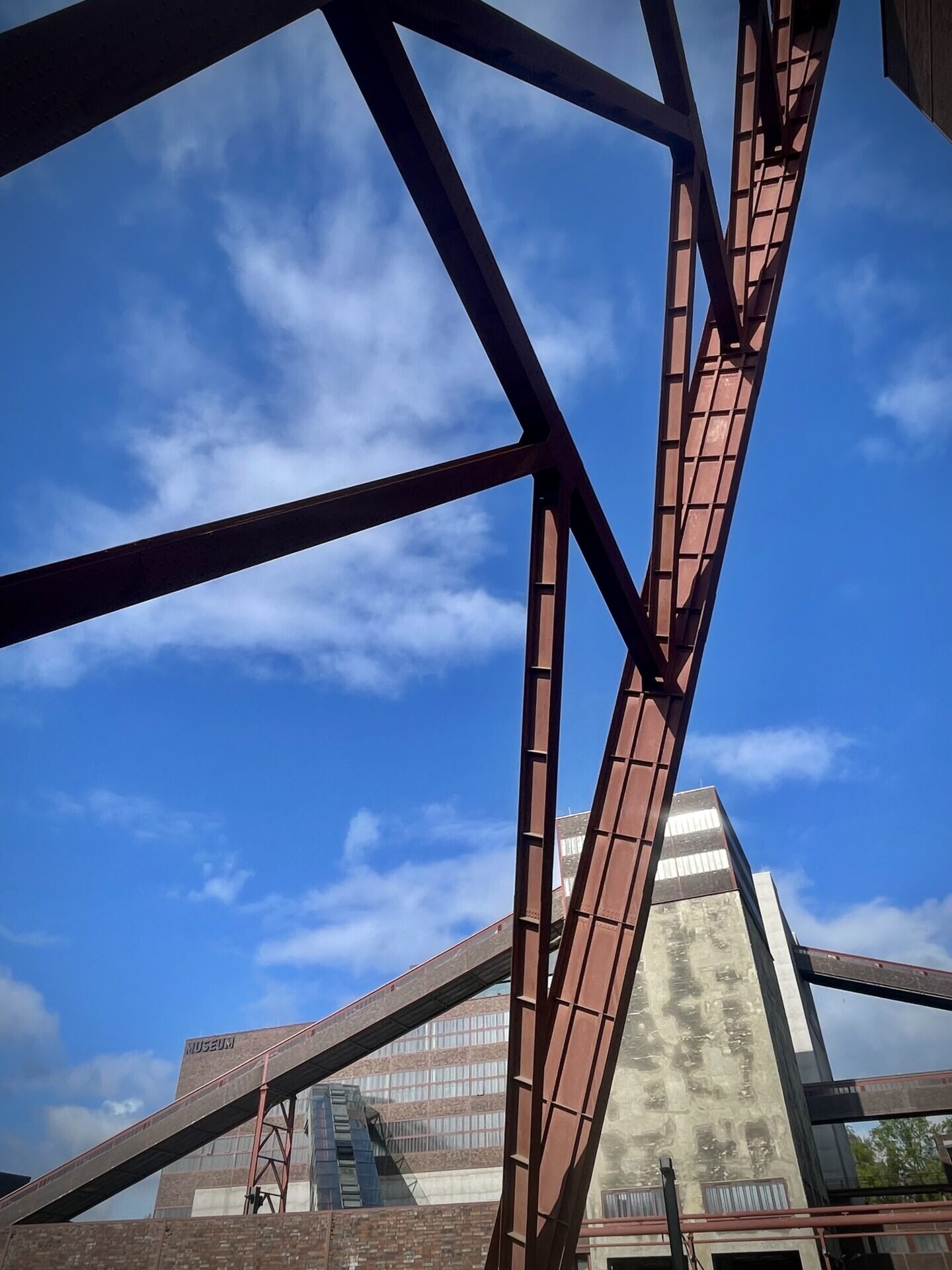 La Ruhr, entre nature et patrimoine industriel/www.aufildeslieux.fr/Site de Zollverein © K.HIBBS