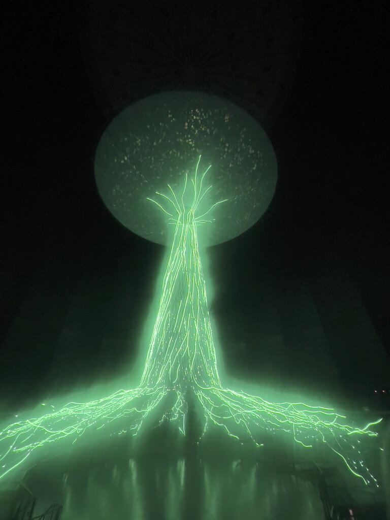 La Ruhr, entre nature et patrimoine industriel/www.aufildeslieux.fr/Installation monumentale "THE TREE" © K.HIBBS