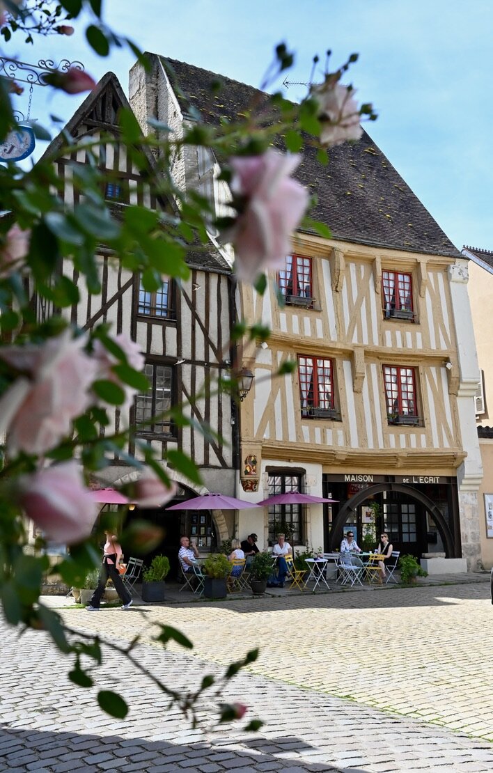 Le Tonnerois, l'autre trésor de l'Yonne/www.aufildeslieux.fr/ Maisons à colombage de Noyers-sur-Serein -Photo © K.HIBBS