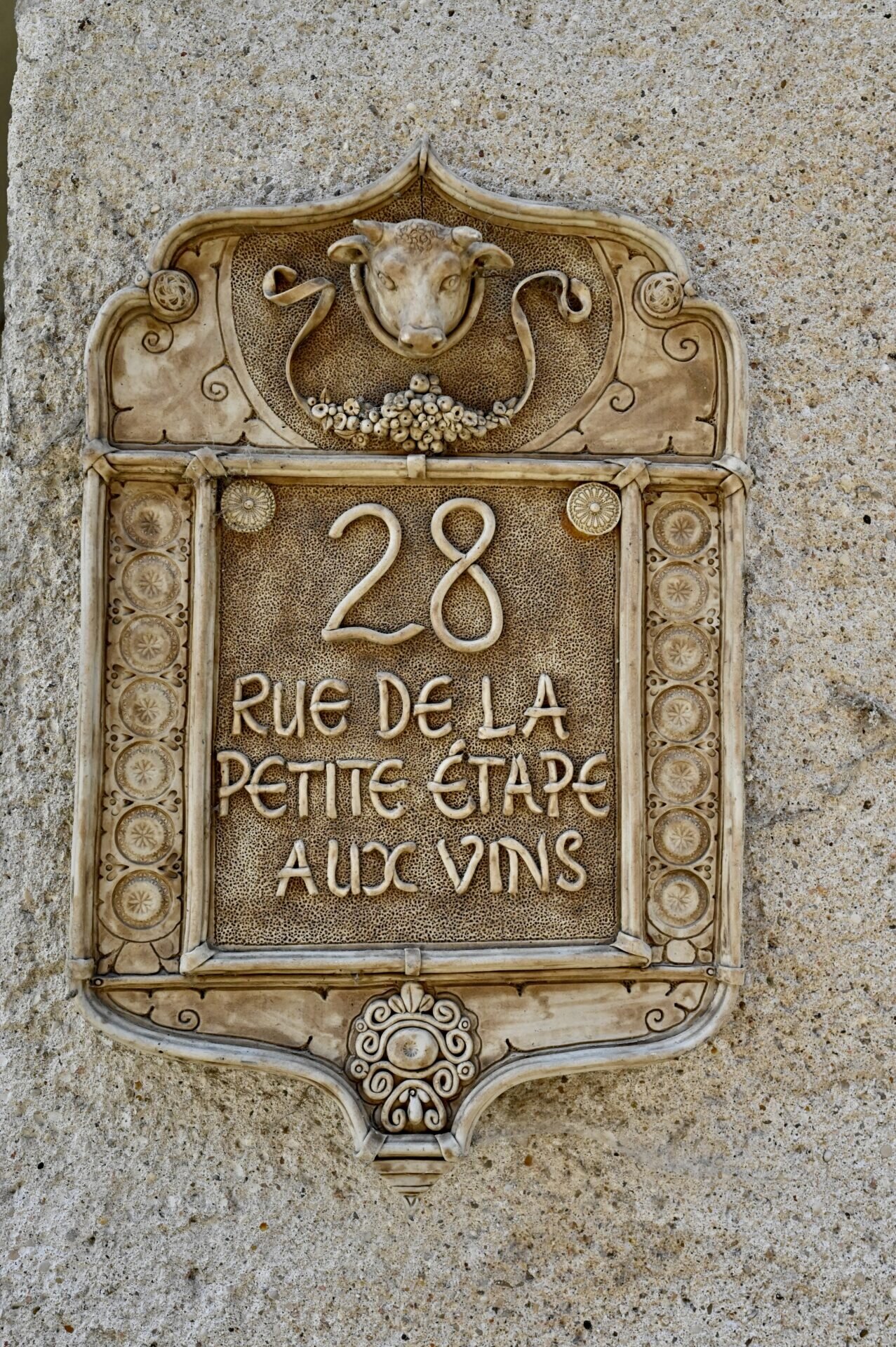 Le Tonnerois, l'autre trésor de l'Yonne/www.aufildeslieux.fr/ Une adresse gravée dans la pierre - Photo © K.HIBBS