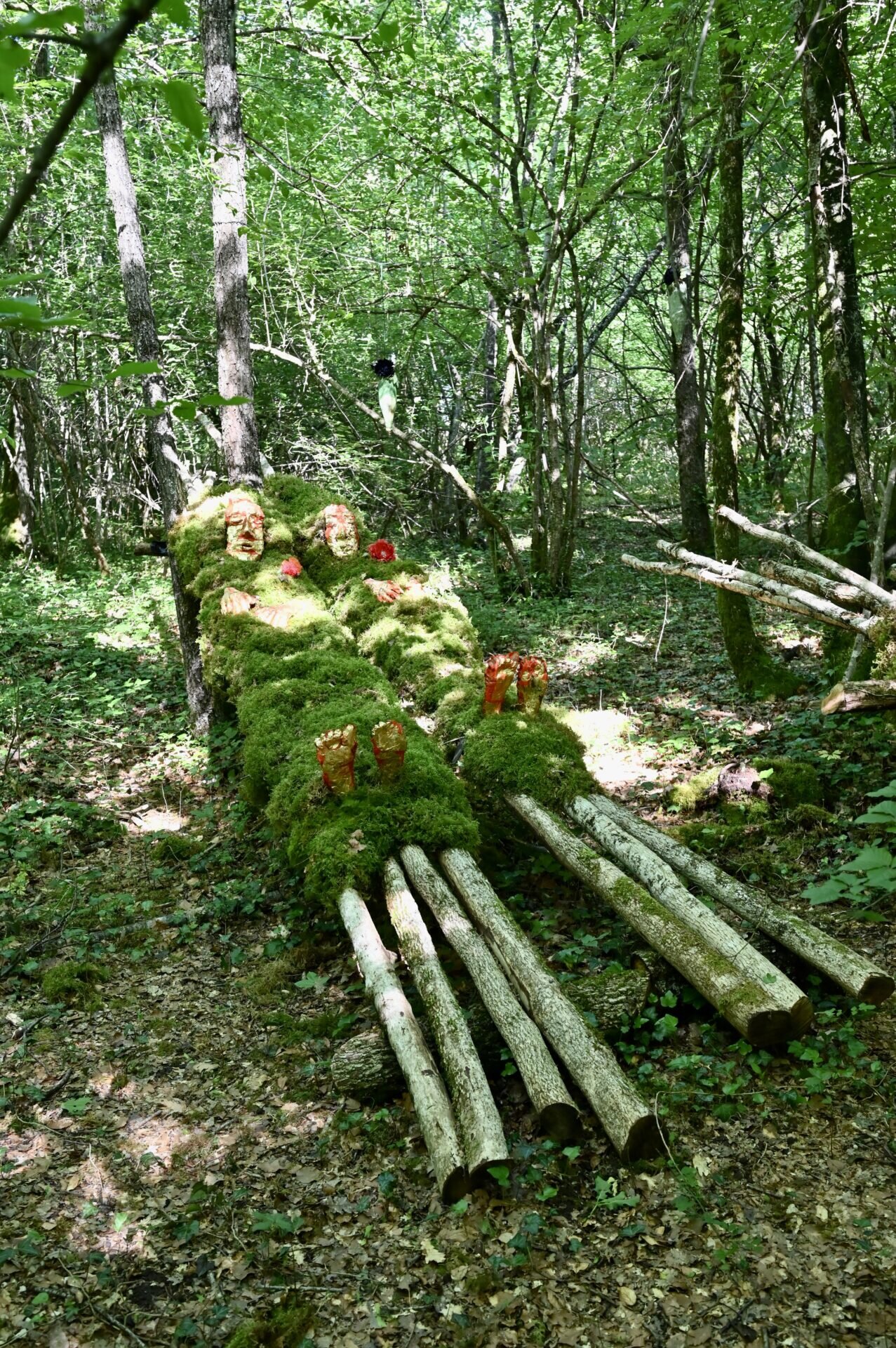 Le Tonnerois, l'autre trésor de l'Yonne/www.aufildeslieux.fr/ Les Gisants -Projet Guerre & Paix d'Alain Bresson et Marie-Laure Herbigo -Photo © K.HIBBS
