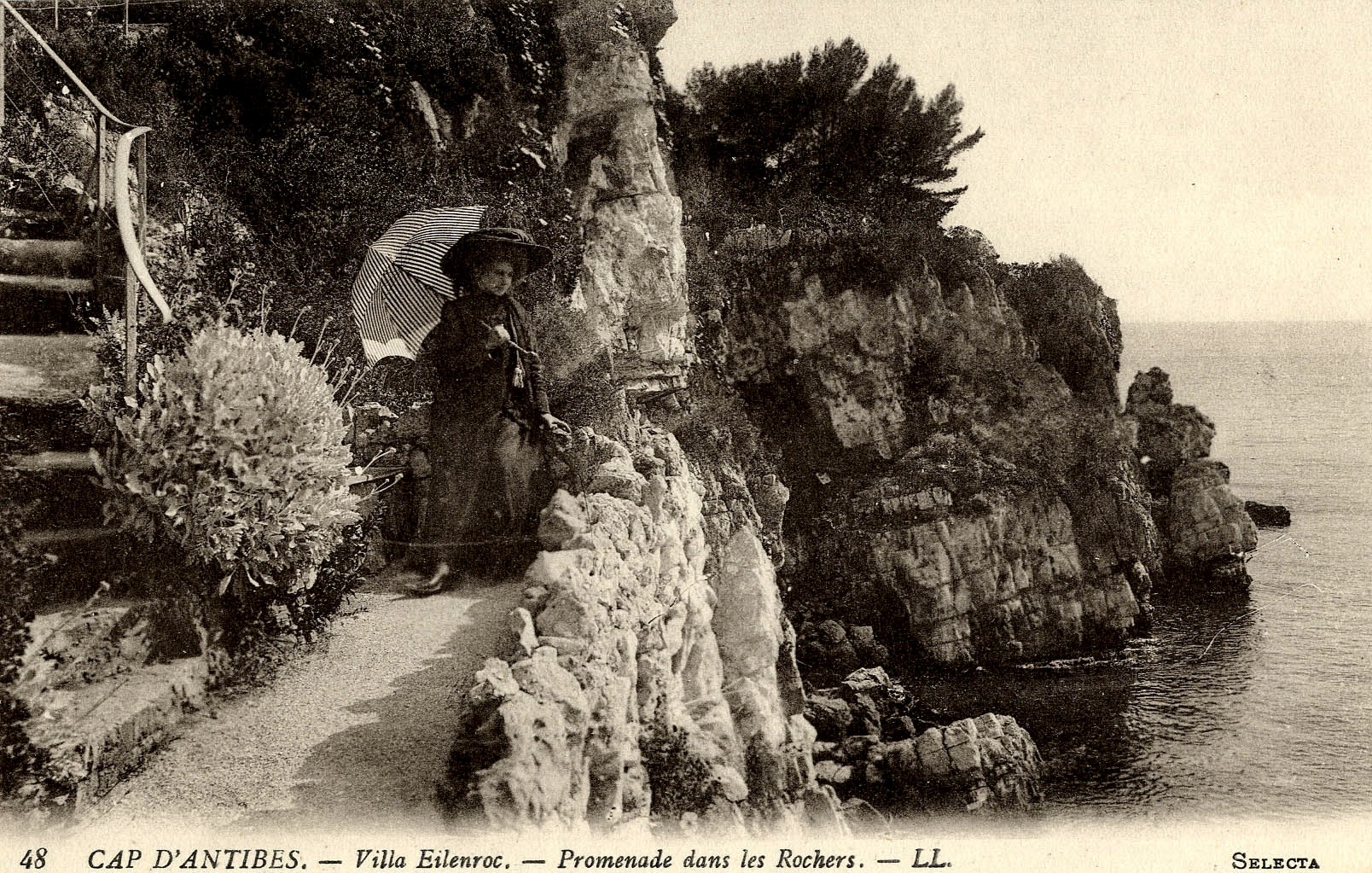  Un été indien à Antibes-Juan-Les-Pins/www.aufildeslieux.fr/Promenade dans les rochers du Cap d'Antibes © Ville d'Antibes