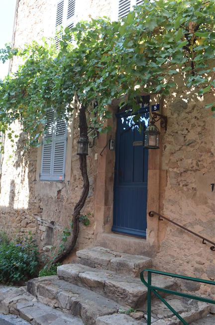 31:Messardiere: Porche de maison St Tropez©Hibbs