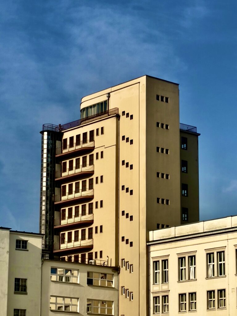 De Magdebourg à Dessau: l’épopée urbaine du Bauhaus