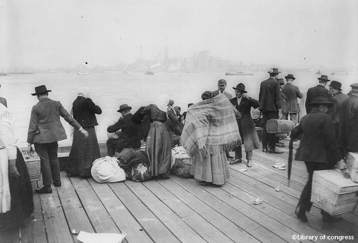 (6)1913-emigrants au port de New York_©Library of Congress