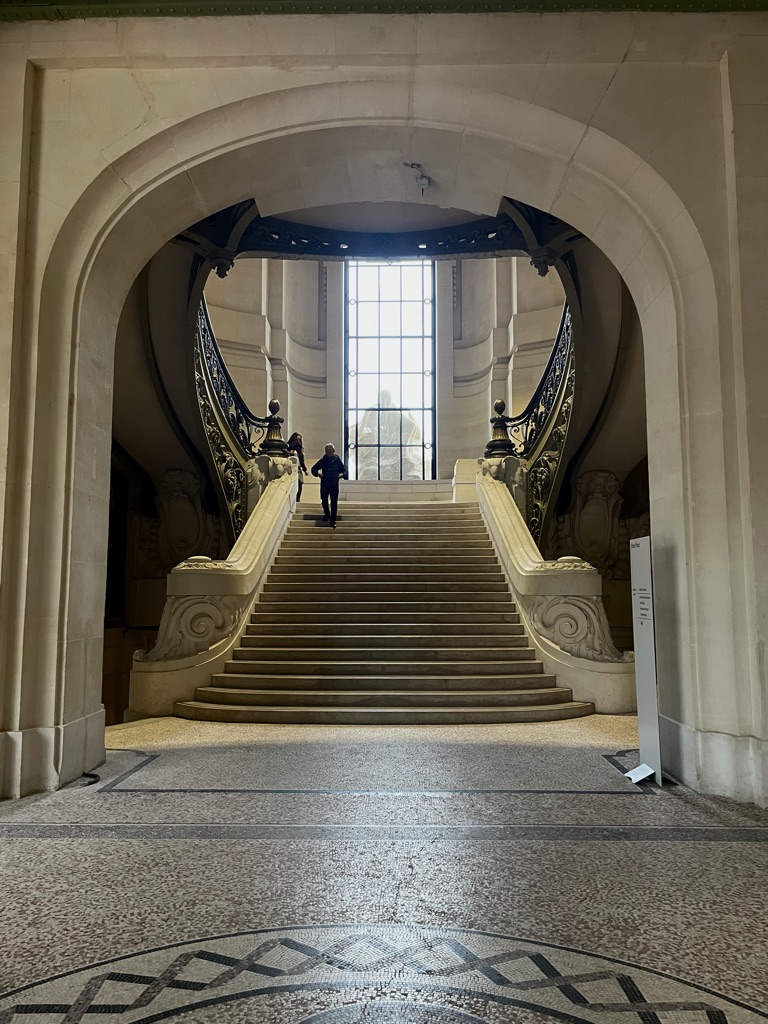 27è édition de Paris Photo/www.aufildeslieux.fr/ Escalier monumental du Grand Palais -Photo © K.HIBBS