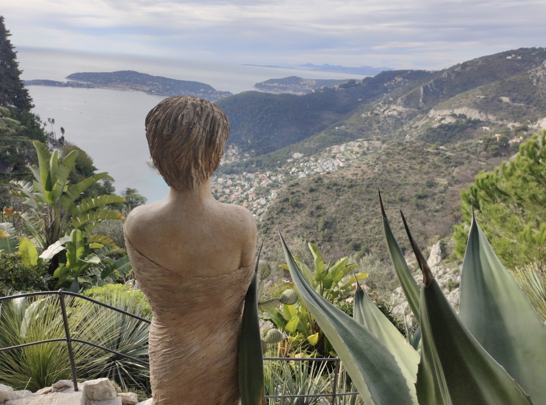  Merveilleux jardins de la Côte d'Azur/Statue de Jean-Philippe Richard face à la mer © K.Hibbs