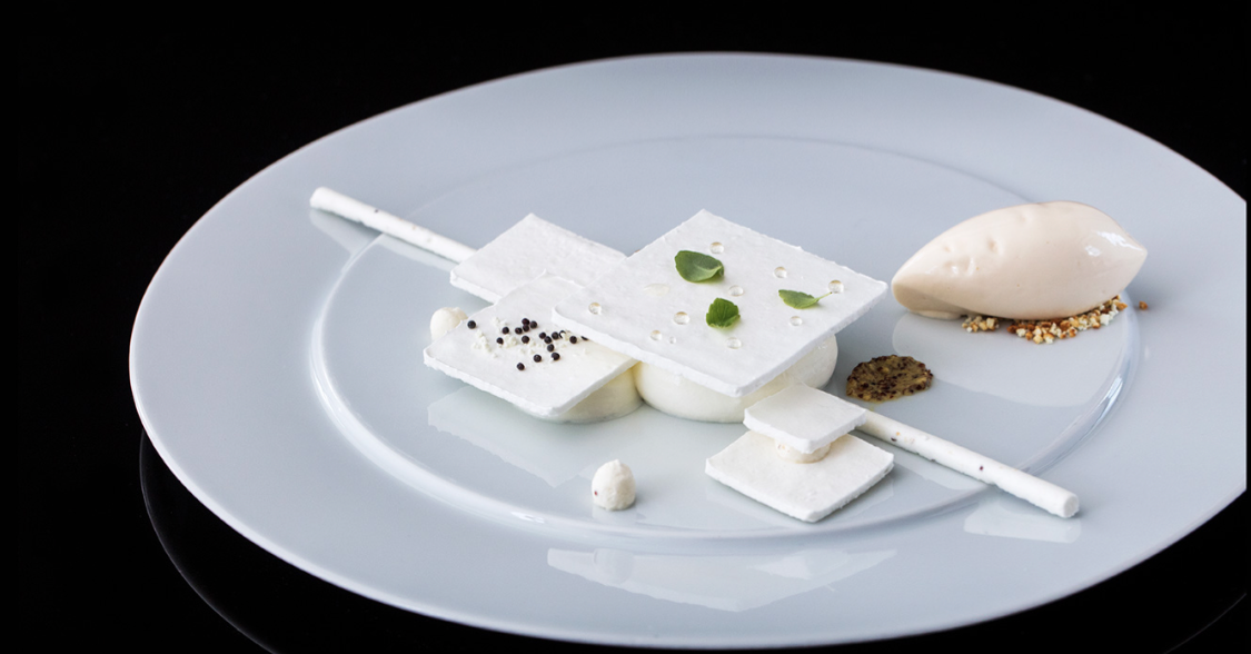 La Maison Décoret/aufildeslieux.fr / Une archi-texture entre le lait, la moutarde de Charroux et le miel glacé© Matthieu Cellard
