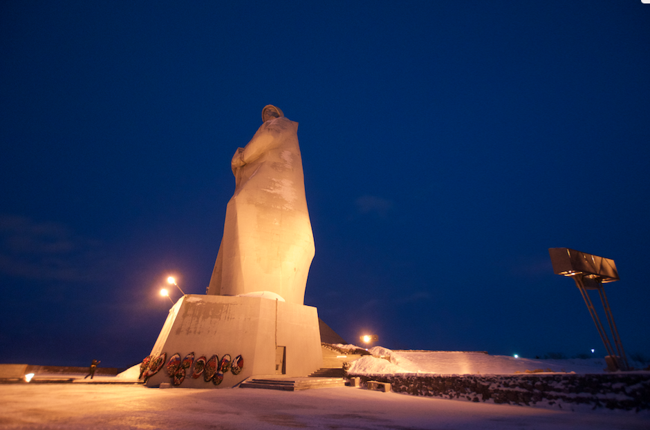  Mourmansk, porte de l'Arctique/ aufildeslieux.fr/ Statue d'Alyocha © K.Hibbs