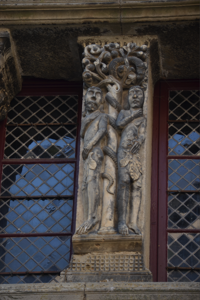  Saint- Antonin-Nobleval au coeur des gorges de l’Aveyron/aufildeslieux.fr/ La maison romane-Adam &Eve © K.Hibbs