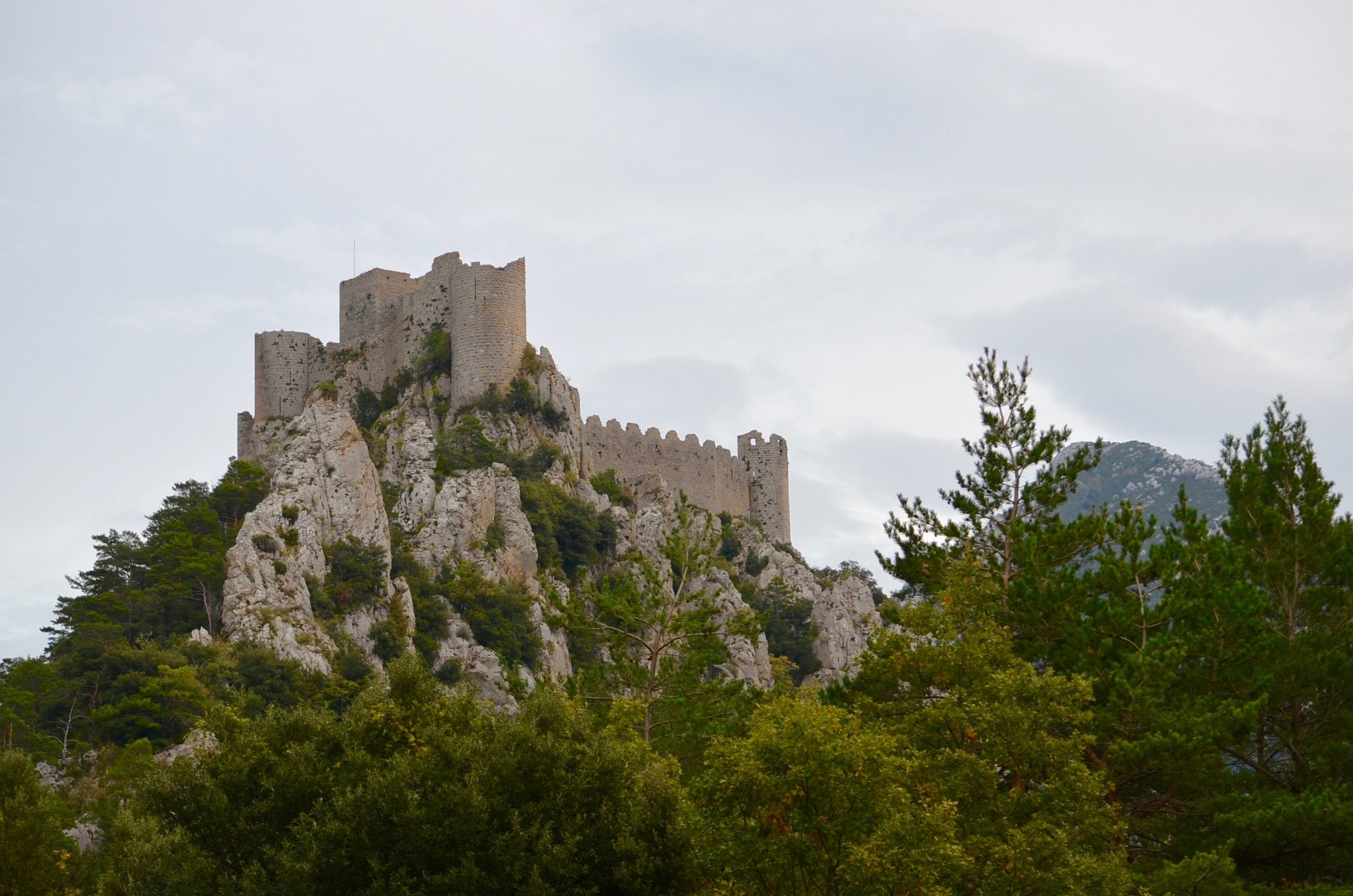  La Cité de Carcassonne et ses 7 châteaux sentinelles/aufildeslieux.fr/ Puilaurens© K.HIBBS