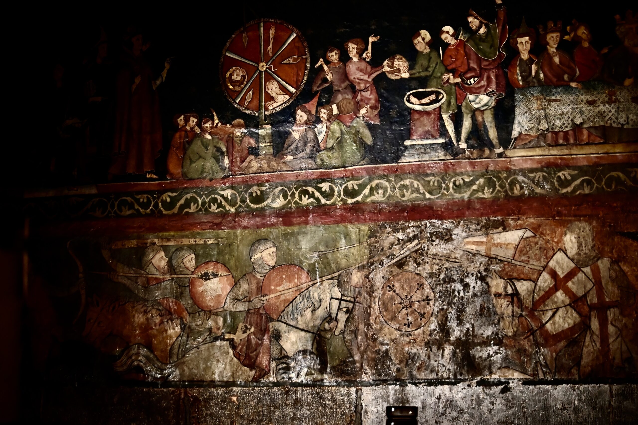 Clermont-Ferrand, entre volcans et patrimoine historique-www.aufildeslieux.fr/Fresque dans Notre-Dame-de-l’Assomption © Elsa Hibbs