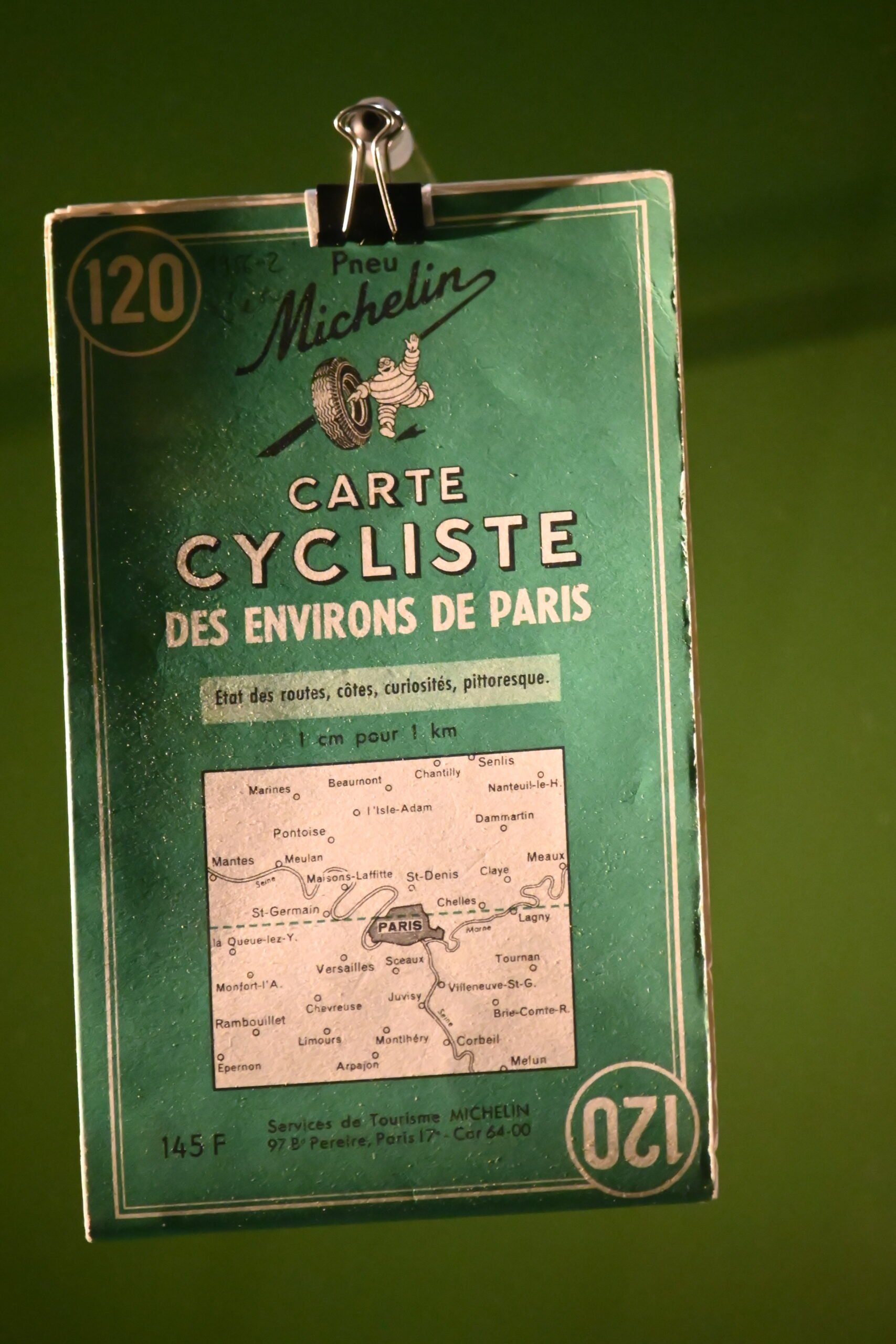 Clermont-Ferrand, entre volcans et patrimoine historique-www.aufildeslieux.fr/Une carte cycliste Michelin © Elsa Hibbs