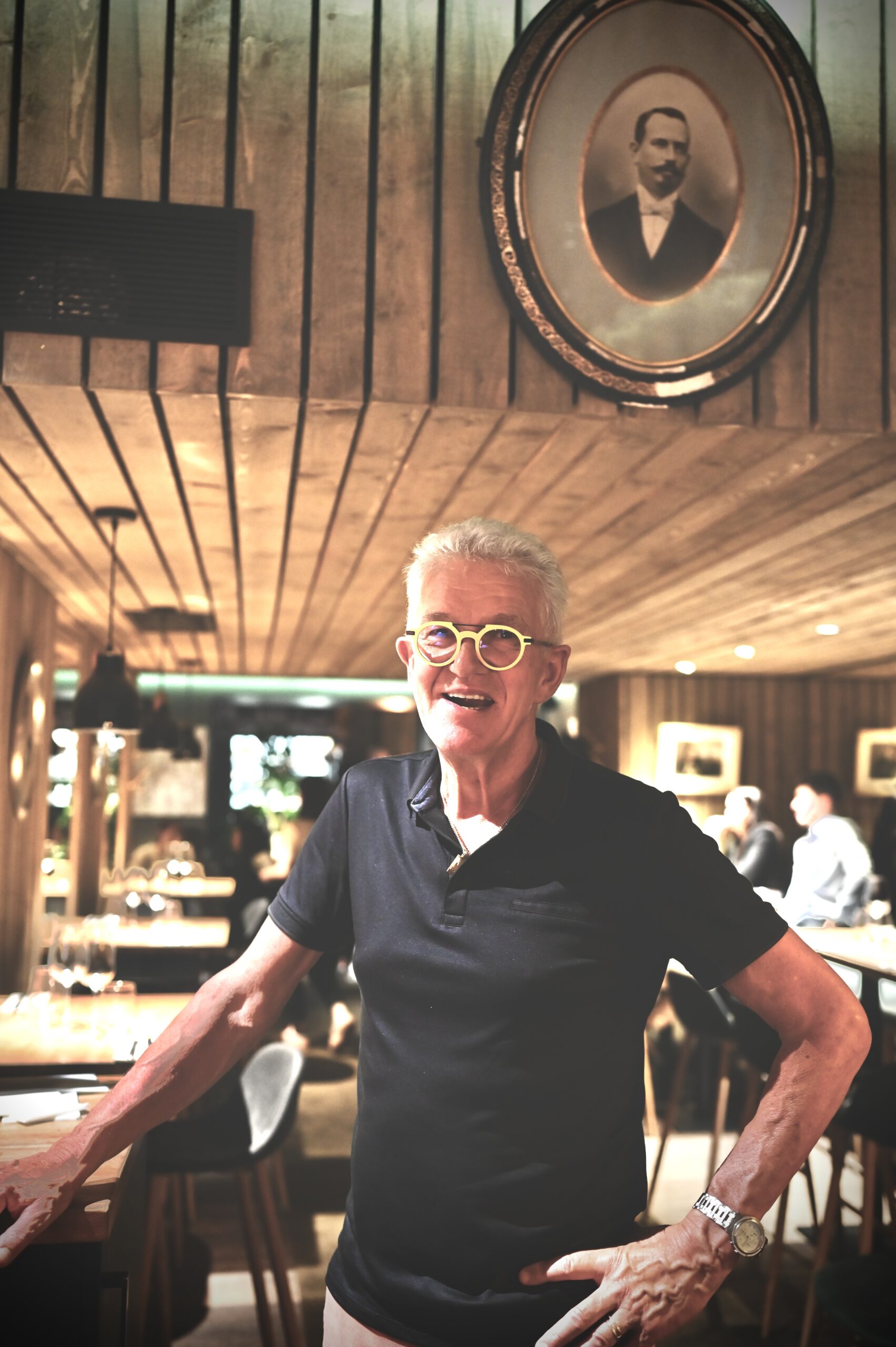 Clermont-Ferrand, entre volcans et patrimoine historique-www.aufildeslieux.fr/Claude, le patron du restaurant Fille à Papa © Elsa Hibbs