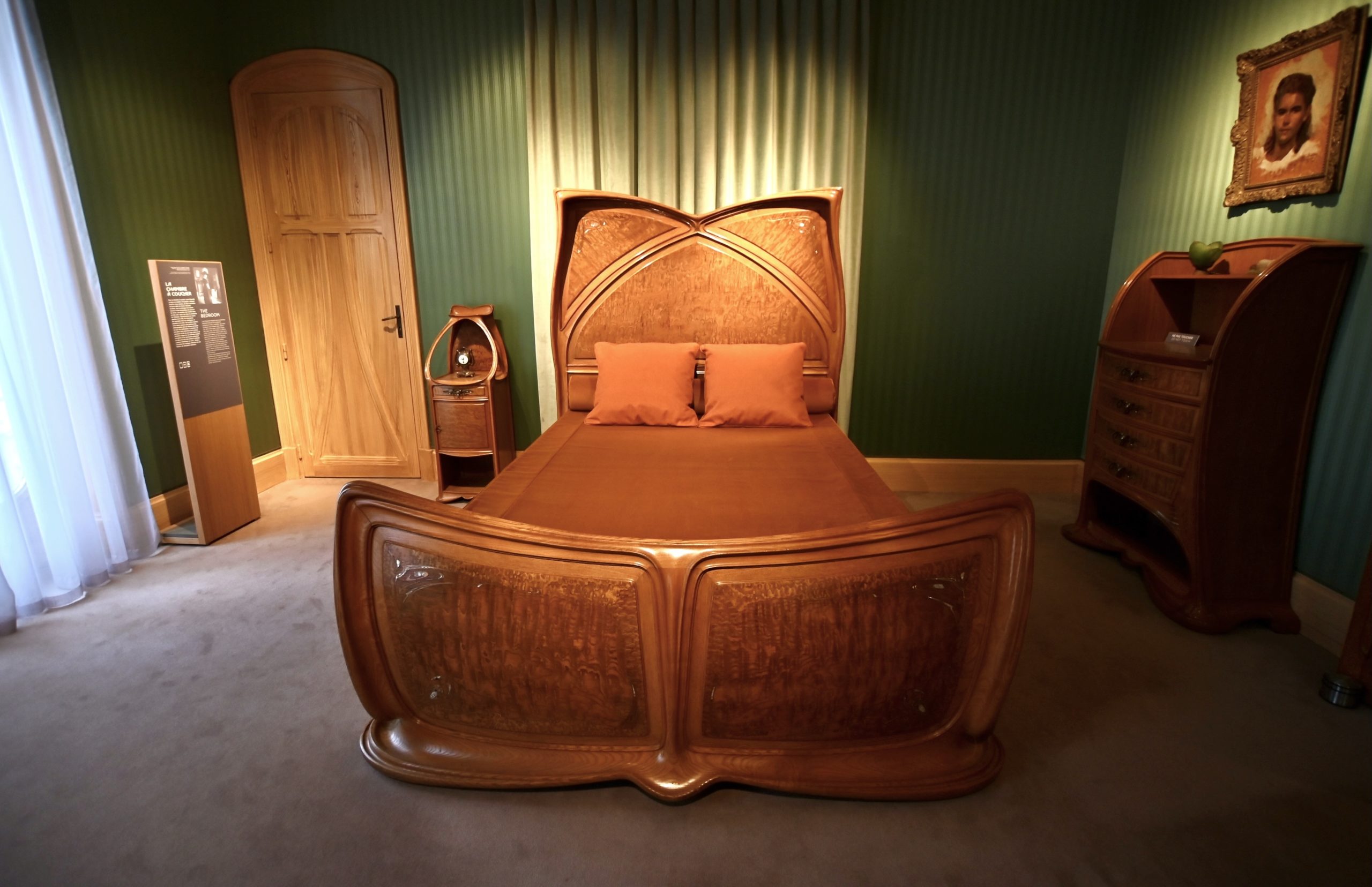 La Villa Majorelle, chef d’oeuvre de l’Art nouveau/aufildeslieux.fr/Chambre à coucher parentale avec lit en bois précieux de L.Majorelle©K.Hibbs