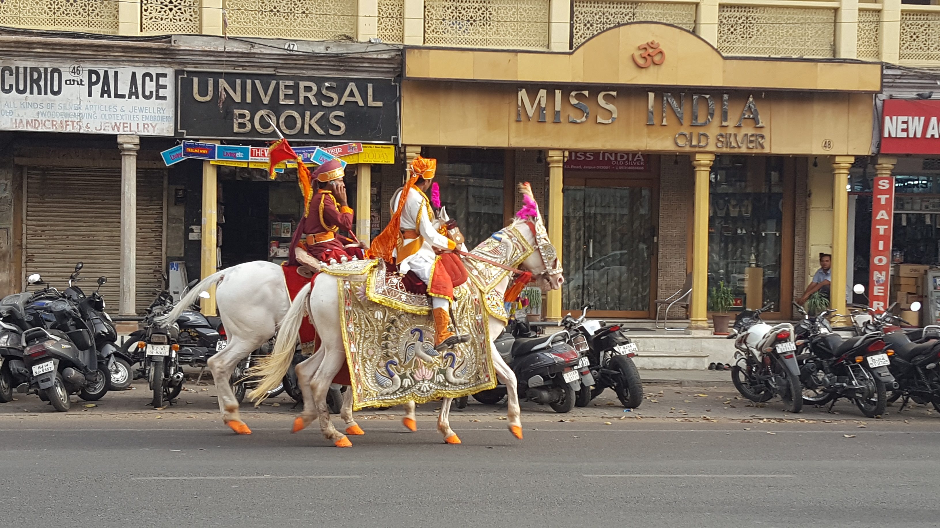Voyage en Inde du Nord/ aufildeslieux.fr/ Annonce d'un mariage à Jaïpur ©K.Hibbs