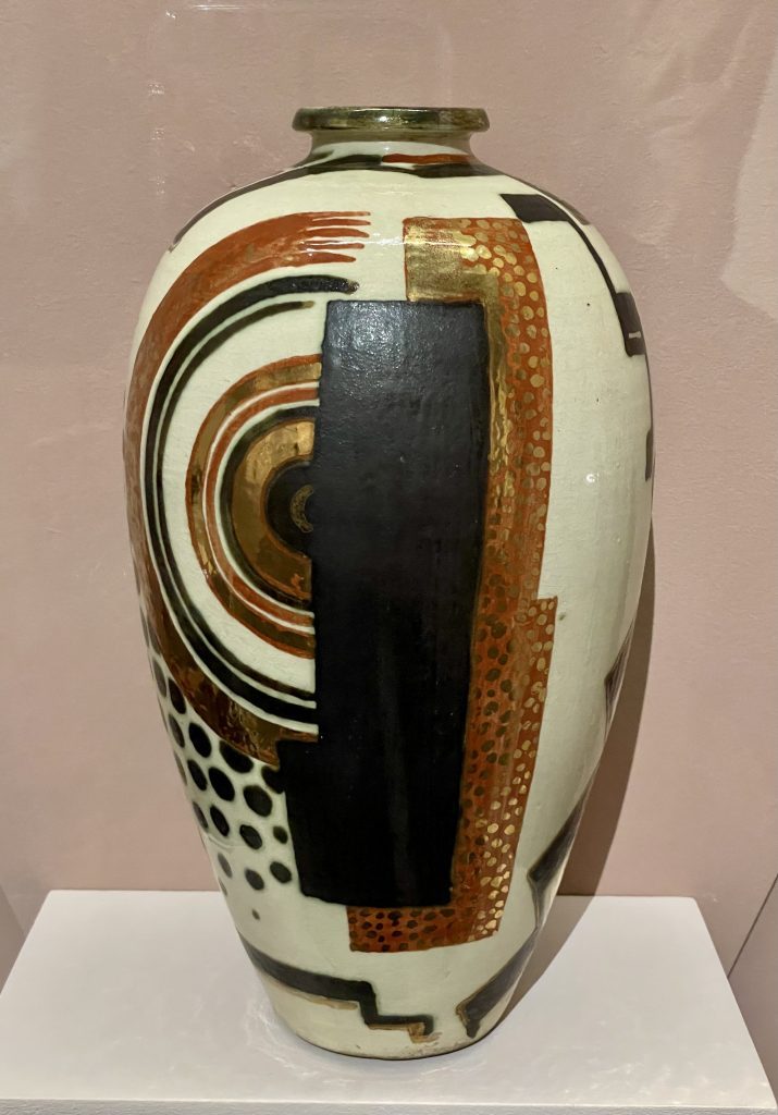  Art Déco France-Amérique du Nord/aufildeslieux.fr/ Vase à décor abstrait à rehauts d'or de René Buthaud (1886-1986) -Photo © K.Hibbs