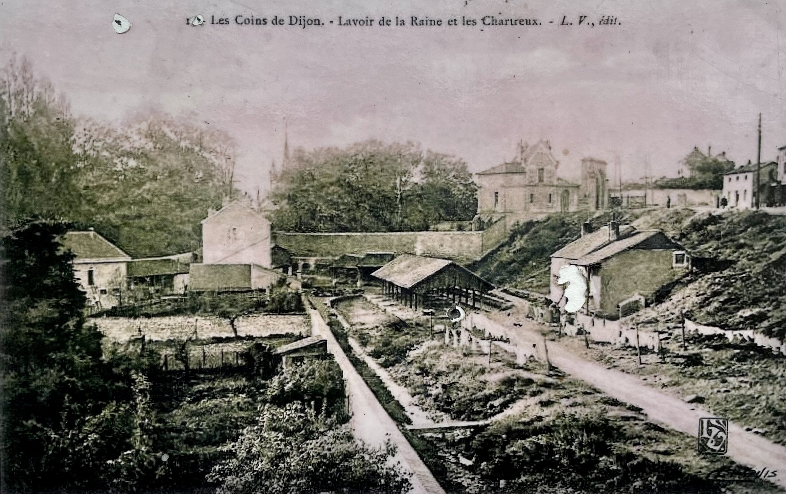 Flâneries dijonnaises- 1ère partie/aufildeslieux.fr/ Carte postale ancienne du lavoir des Chartreux ©DR