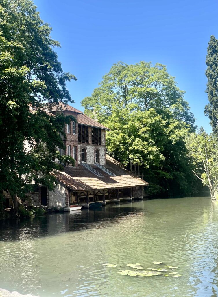 Chartres, la belle illuminée/www.aufildeslieux.fr/Un lavoir au fil de l'Eure © Photo K.HIBBS