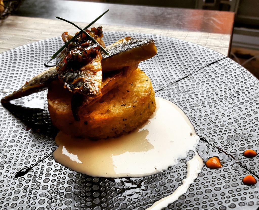 Culture et gastronomie du Gers/aufildeslieux.fr/ Filet de maquereaux et vinaigrette aux olives vertes et sa marinière de moule façon beurre blanc©Katherine HIBBS