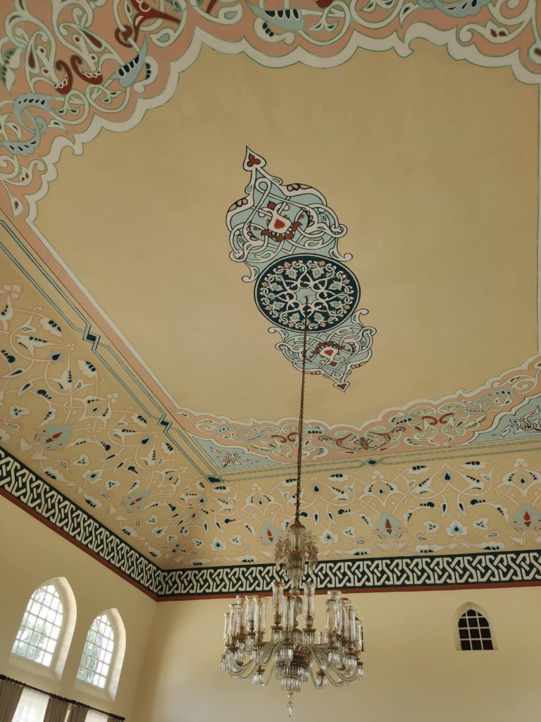  Les merveilles d'Edirne/aufildeslieux.fr/ Plafond & lustre de l'ancienne gare de l'Orient-Express©K.HIBBS