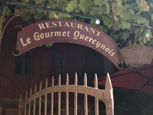 Saint-Cirq-Lapopie sur les sentiers du diamant noir/aufildeslieux.fr/Restaurant Le Gourmet Quercynois©K.HIBBS