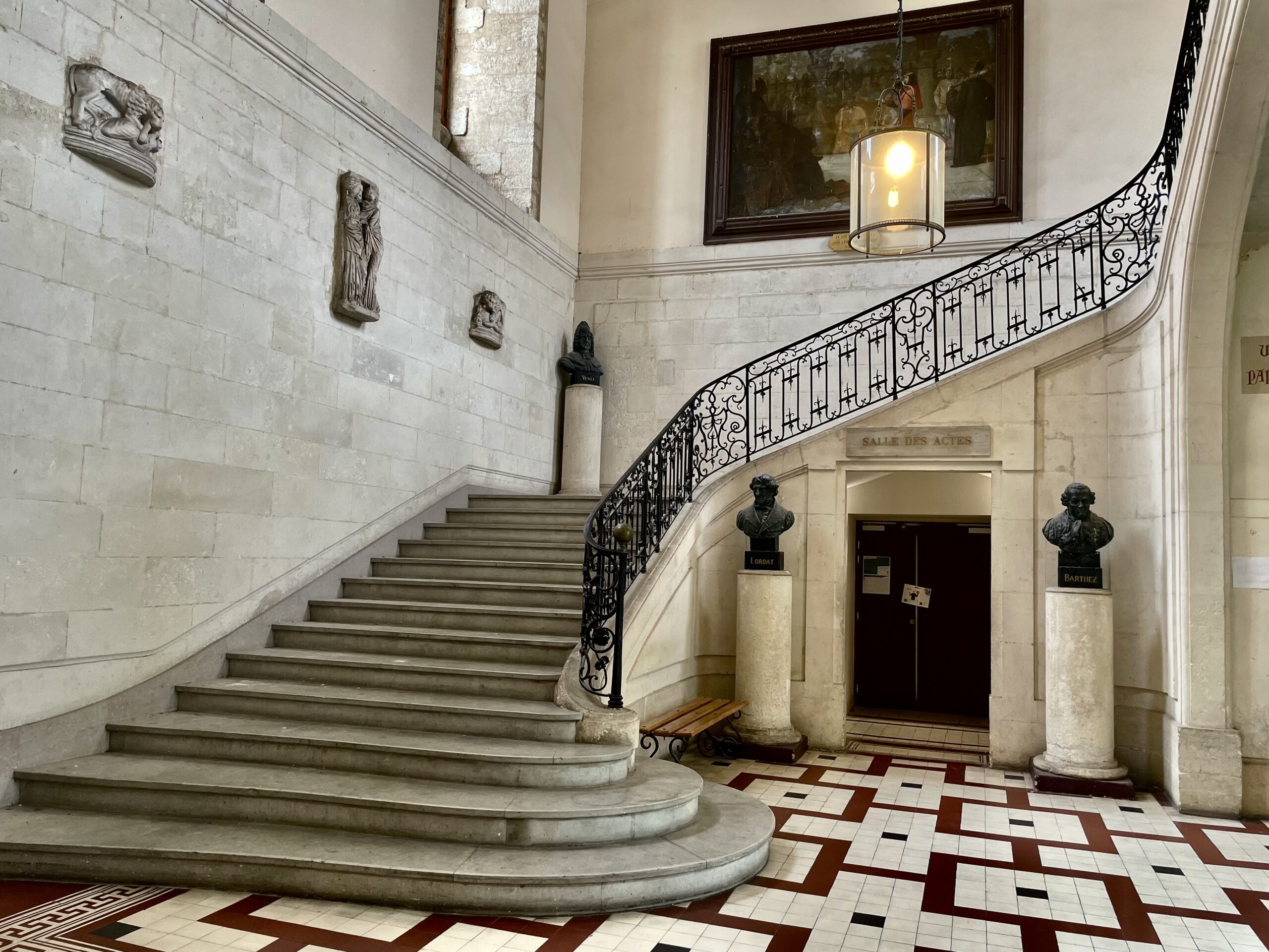  Montpellier, la belle languedocienne-www.aufildeslieux.fr-Escalier monumental de la faculté de médecine de Montpellier © K.HIBBS