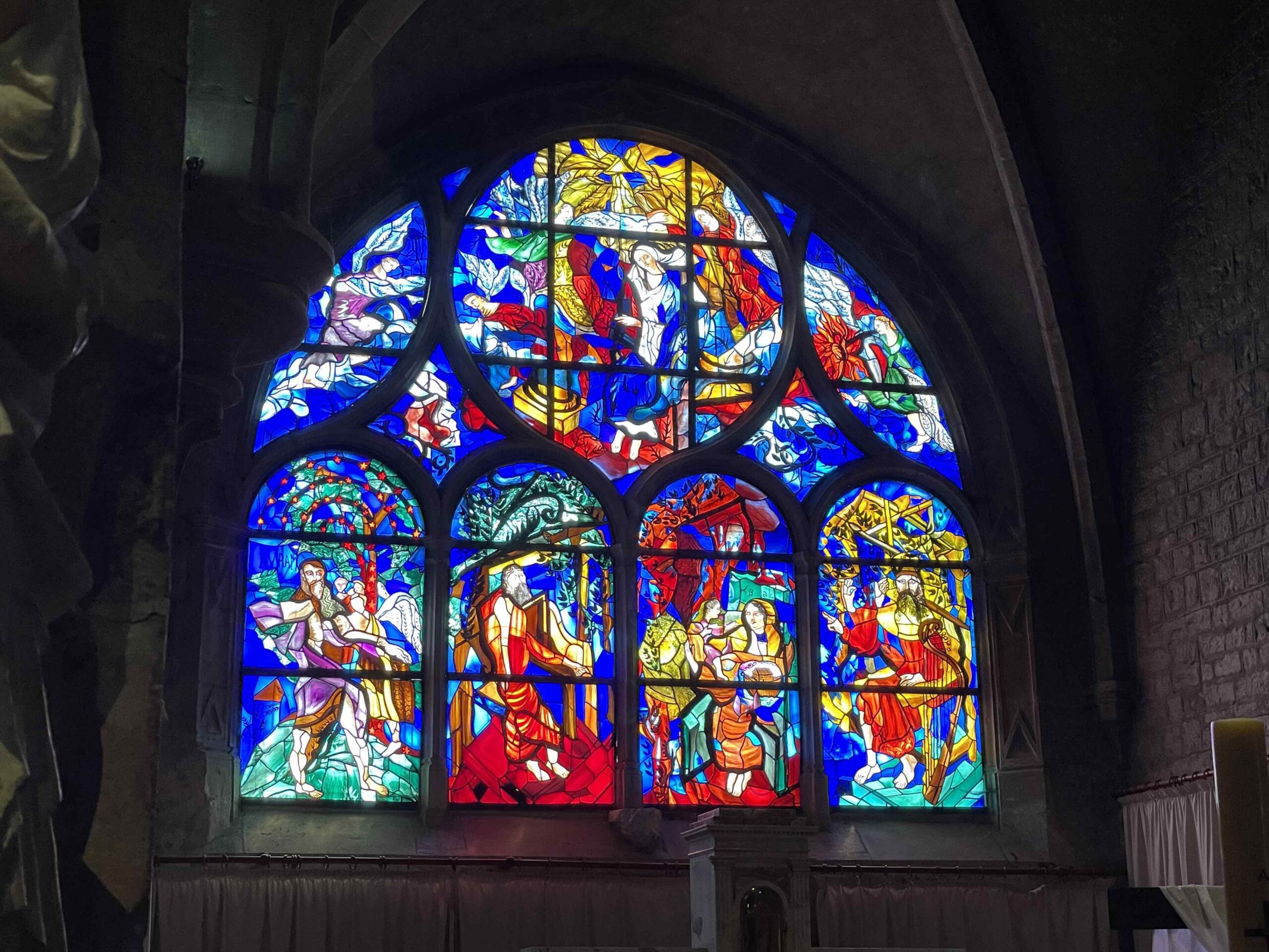  Flâneries dijonnaises- 1ère partie/aufildeslieux.fr/ Un vitrail de l'Église Notre-Dame-de-Talant © K.HIBBS