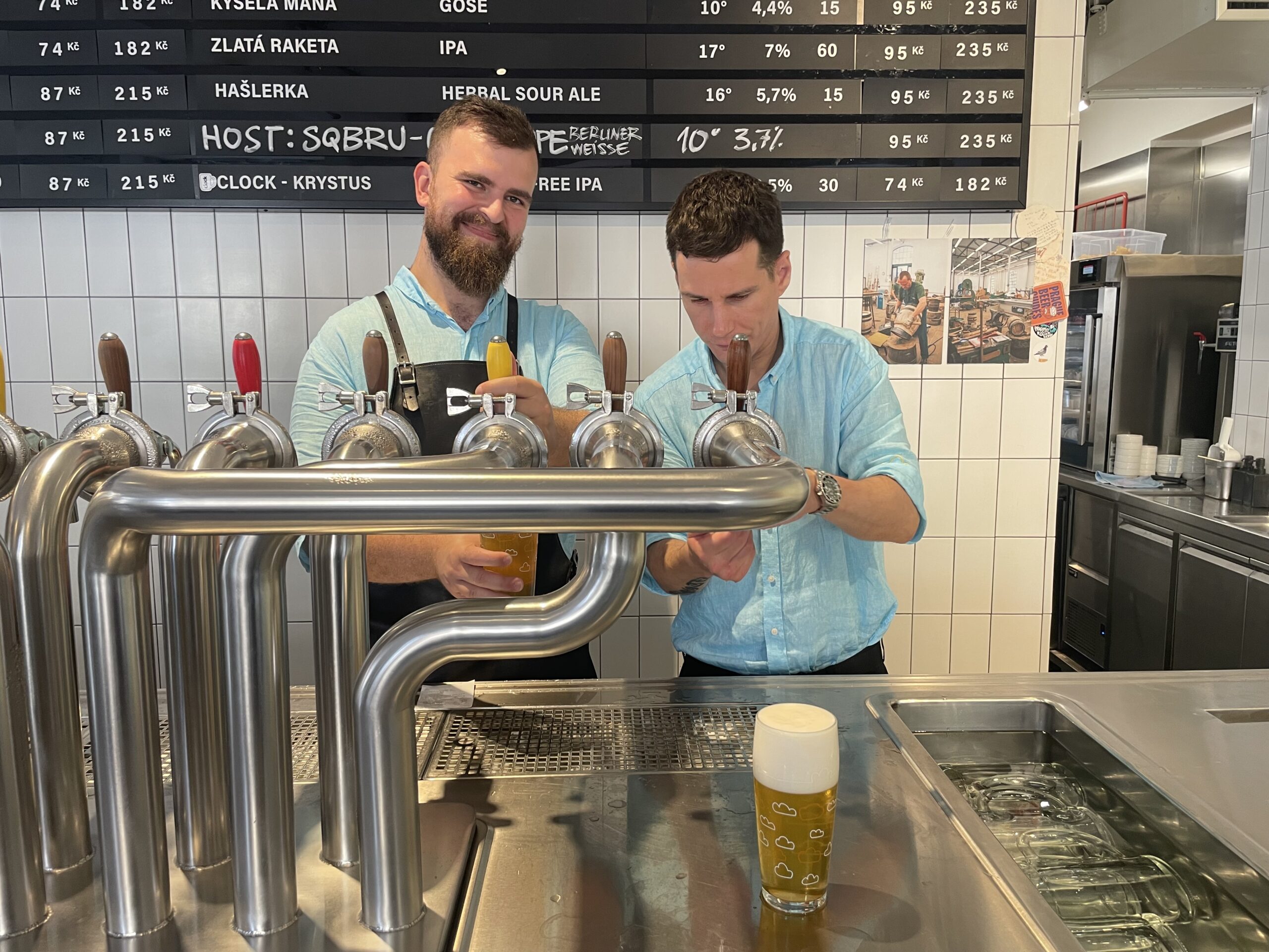  Les secrets de la bière tchèque/www.aufildeslieux.fr/Une bonne bière pression à la brasserie Matuška- Photo © K.HIBBS