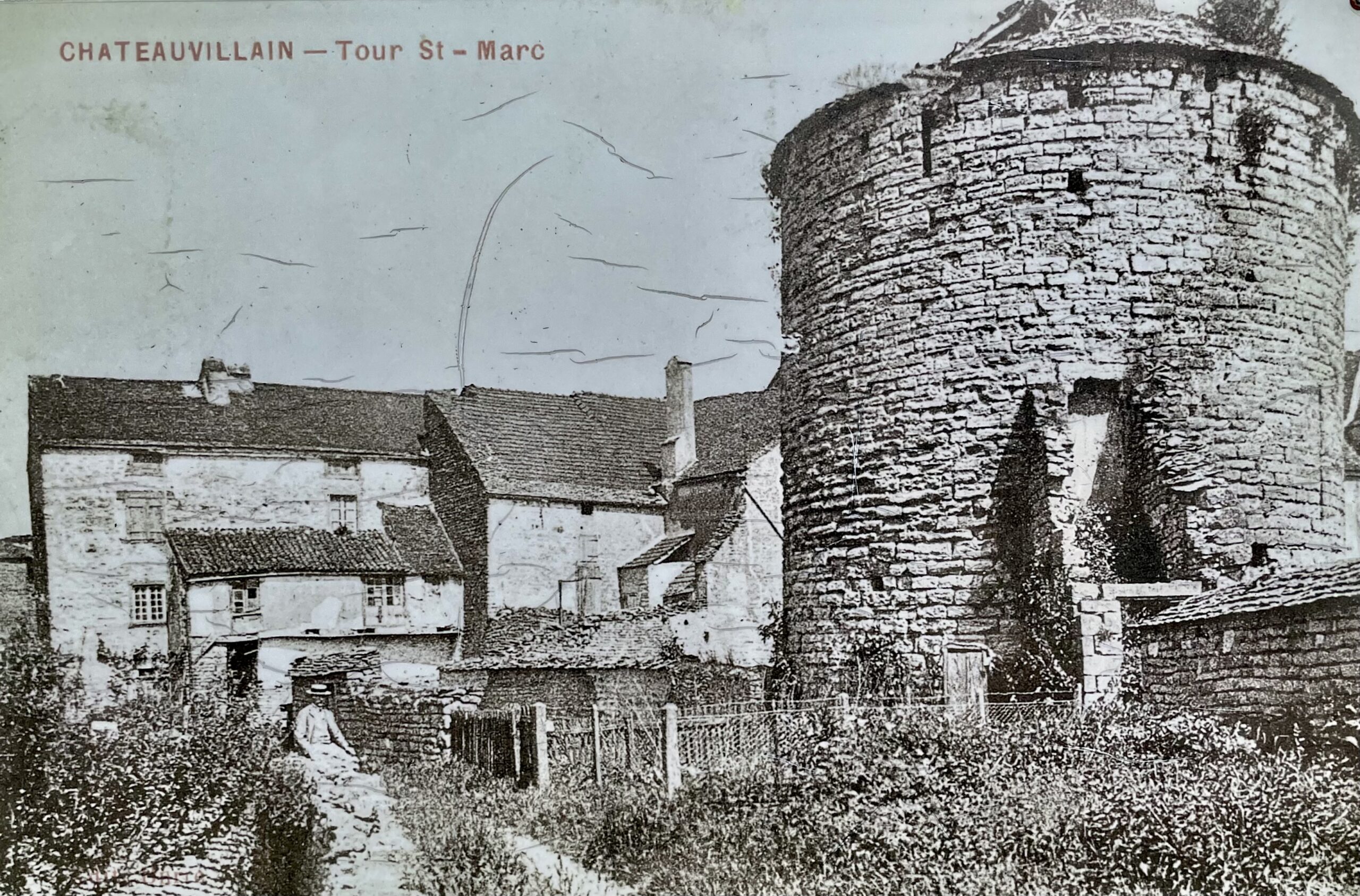  Une chasse aux truffes en Haute-Marne/www.aufildeslieux.fr/ Tour St Marc de Châteauvillain - DR