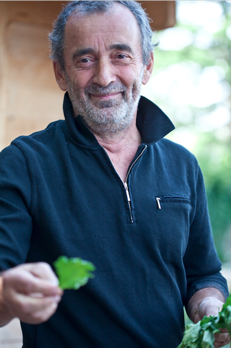 Luxe et biodiversité au château de Massillan: aufildeslieux: portrait du chef jardinier Patrick Challaye ©DR