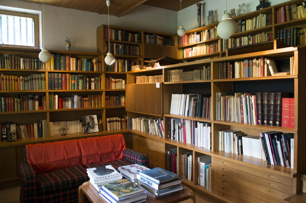 La Maison Louis Carré/www.aufildeslieux.fr/ Bibliothèque de Louis Carré-MLC 6 ©kaminoto