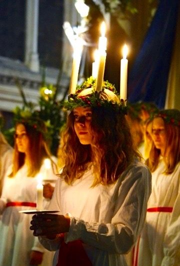 Un Noël suédois/aufildeslieux.fr/ Cérémonie de la Sainte Lucie à l'église Ste Clothilde de Paris©K.HIBBS
