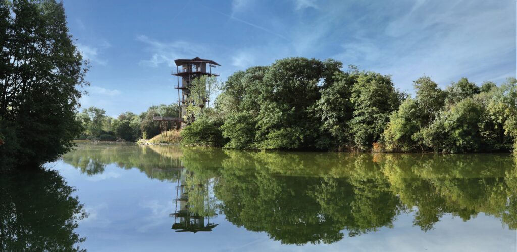 La Dombes aux mille étangs/www.aufildeslieux.fr/ TourPanoramique du Parc des Oiseaux- © Photo Yves Thonnerieux