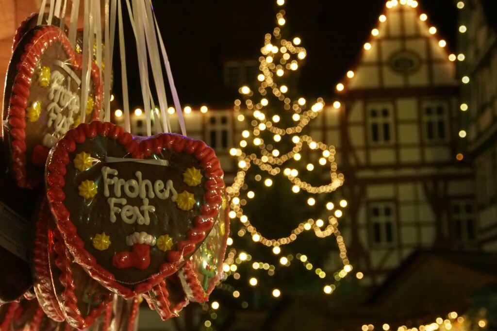 Rêver de Noël à Stuttgart et Fribourg/ aufildeslieux.fr/Stand de Noël à Bad-Urach © Badurach Tourism