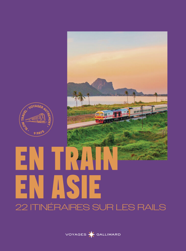 En Train en Asie, 22 itinéraires sur les rails/www.aufildeslieux.fr/1ère de couverture du livre EN TRAIN EN ASIE- 22 itinéraires sur les rails ©VoyagesGallimard