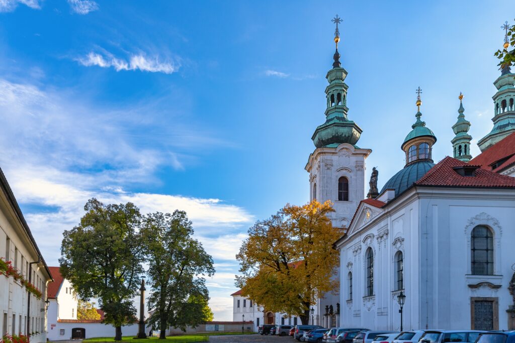  Les secrets de la bière tchèque/www.aufildeslieux.fr/Monastère de Strahov à Prague en automne- Photo © Shutterstock