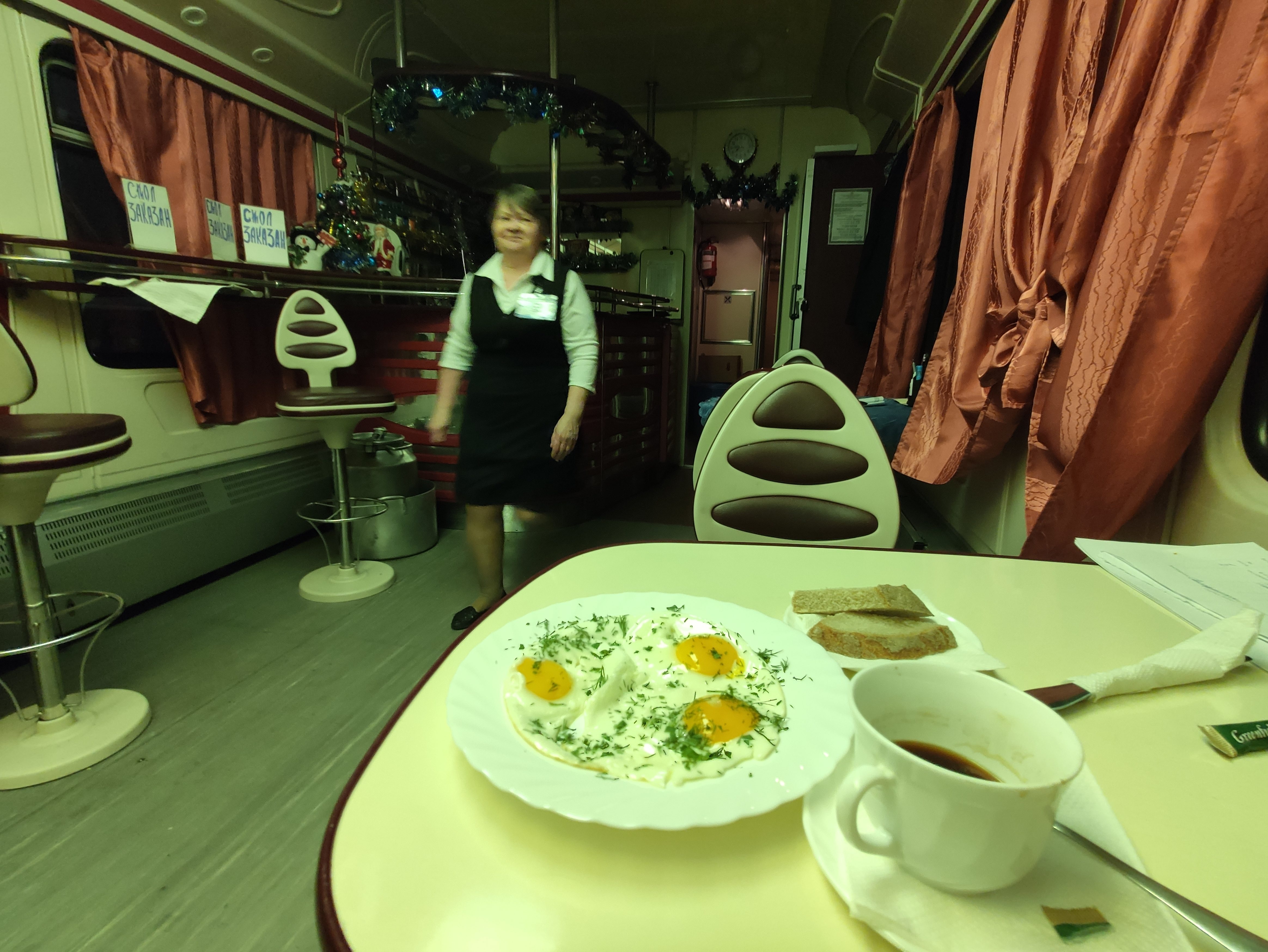 Mourmansk, porte de l'Arctique/ aufildeslieux.fr/ Le wagon restaurant © K.Hibbs